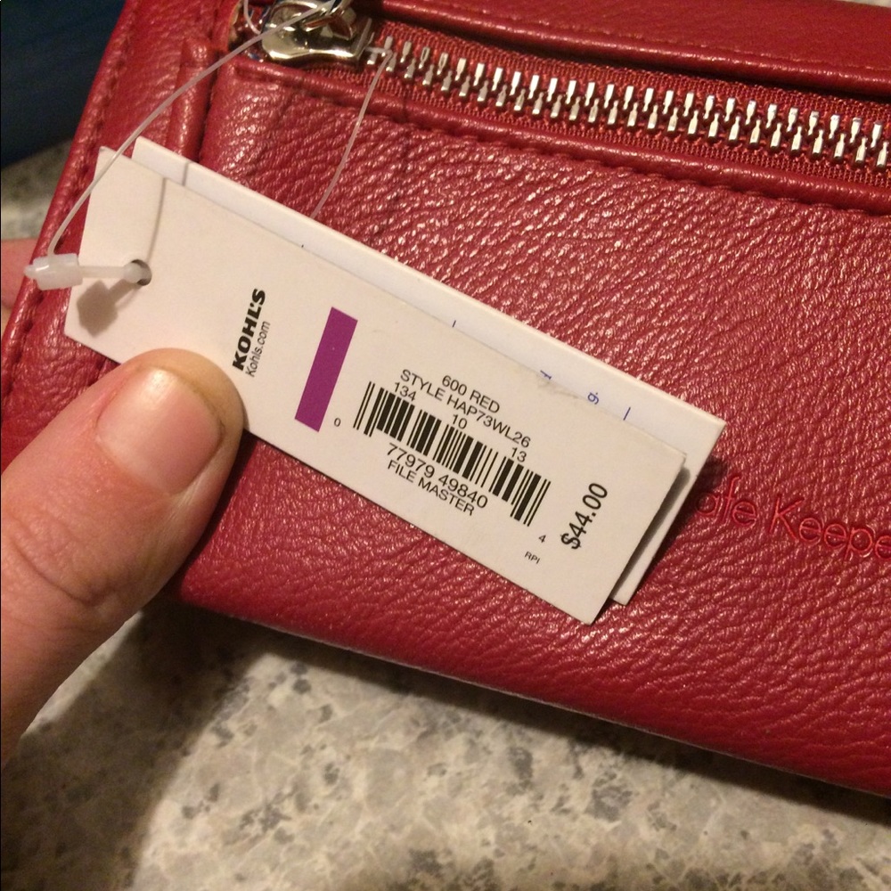👀🎀BRAND NEW KOHL'S RED REAL LEATHER WALLET👀🎀 - Picture 4 of 4